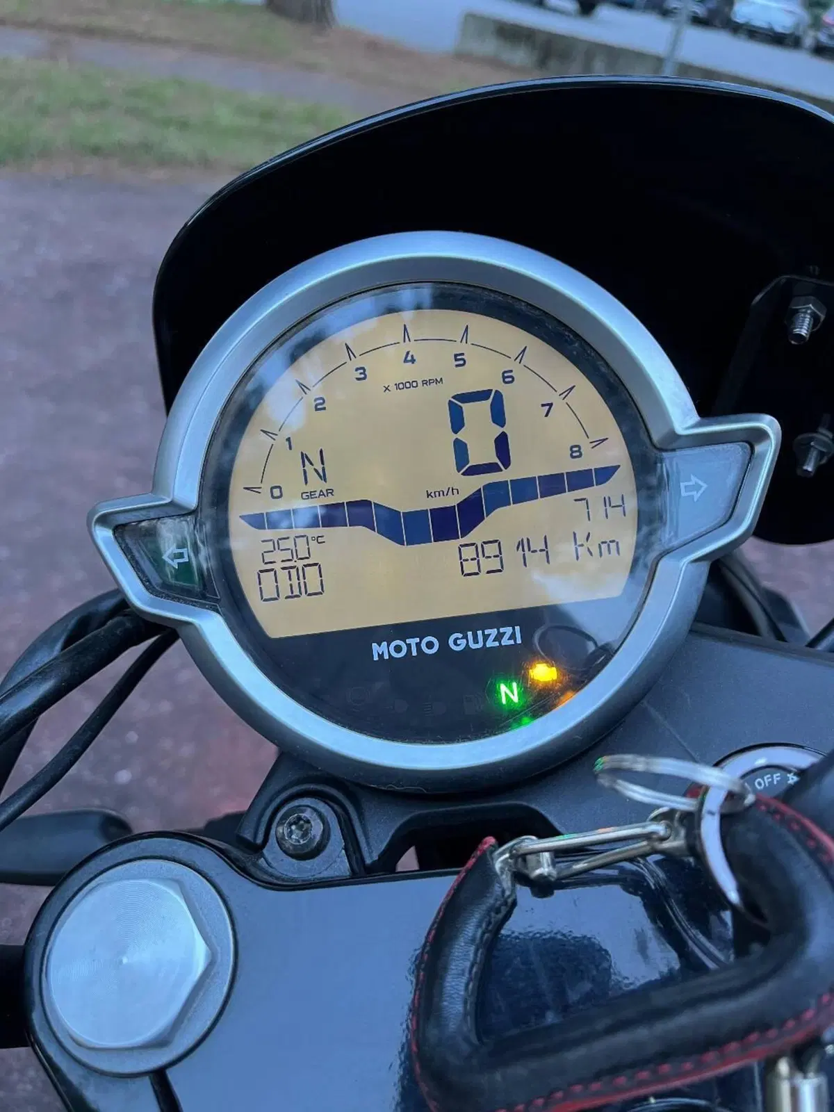 Moto Guzzi V7 Stone (2021 - 24) (5)