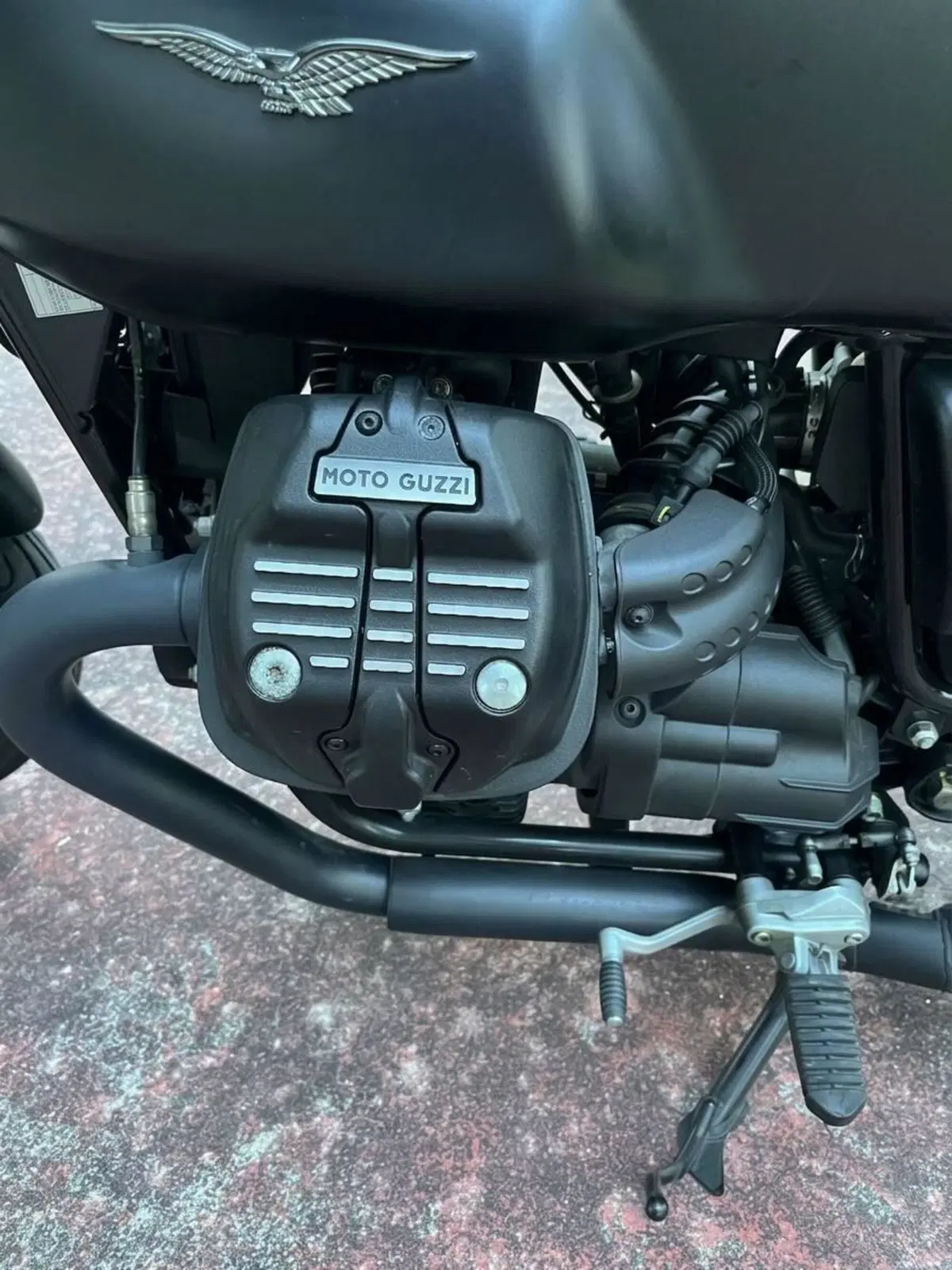 Moto Guzzi V7 Stone (2021 - 24) (6)