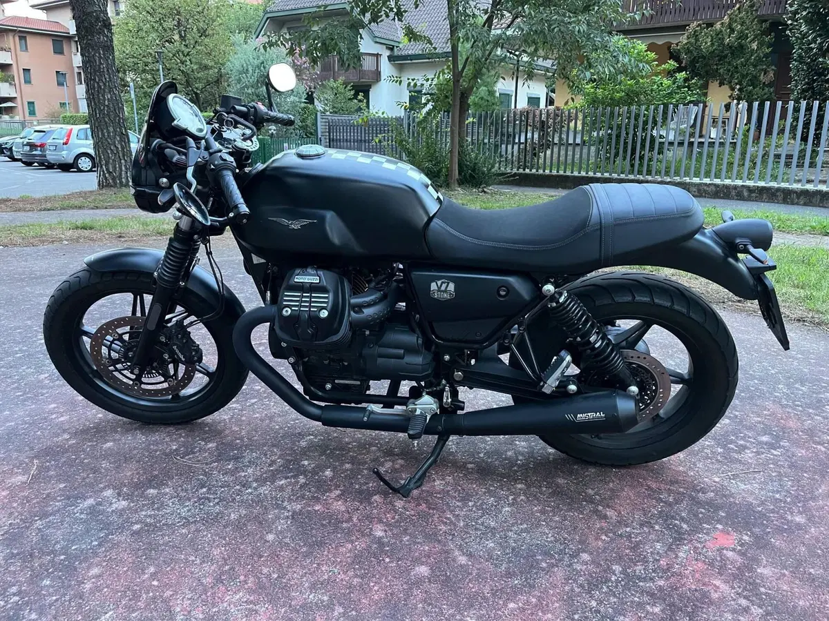 Moto Guzzi V7 Stone (2021 - 24) (8)