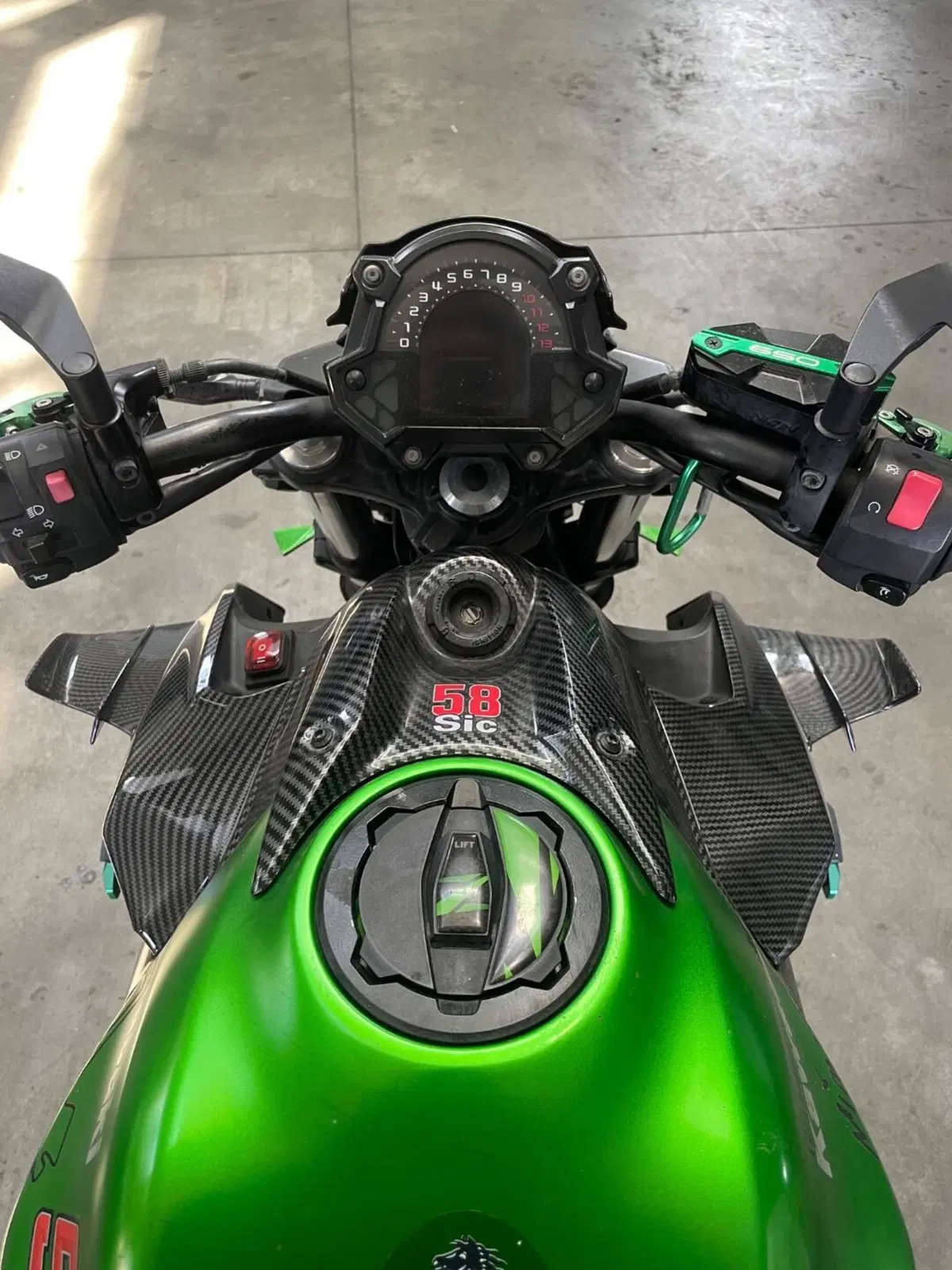 Kawasaki Z 650 (2017 - 19) (9)