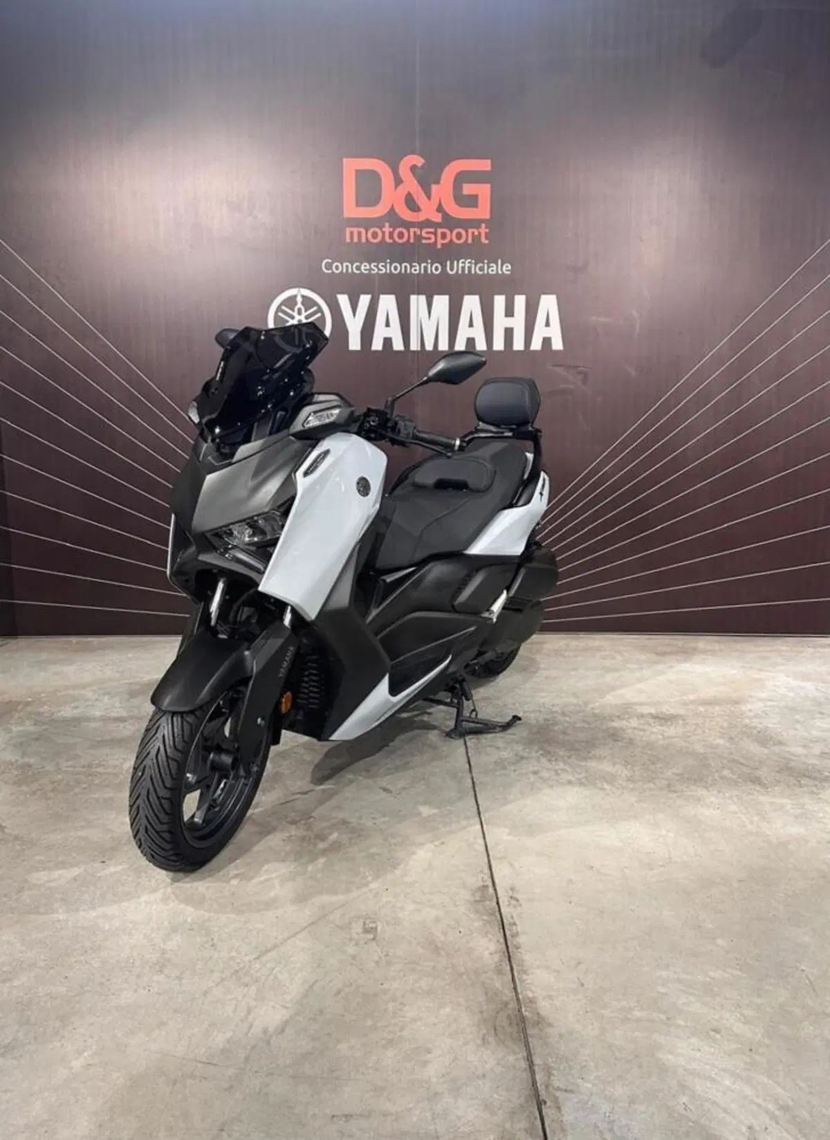 Yamaha X-Max 300 Tech Max (2025 - 26) (3)