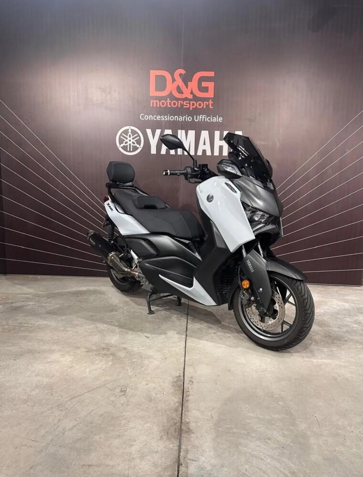 Yamaha X-Max 300 Tech Max (2025 - 26) (4)