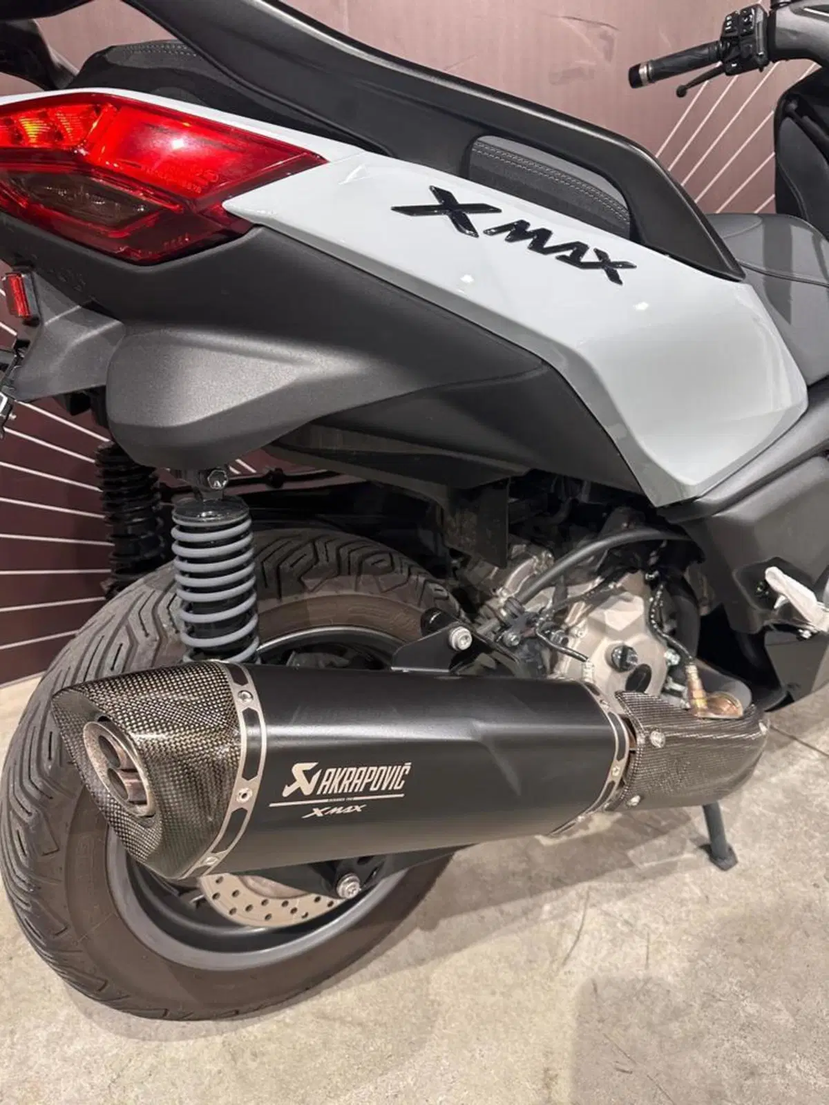 Yamaha X-Max 300 Tech Max (2025 - 26) (7)