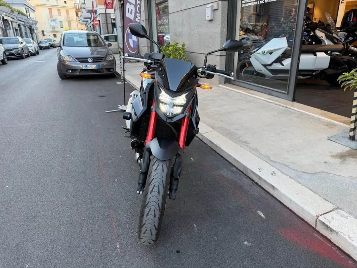 Honda CB 750 Hornet (2023 - 24) (3)