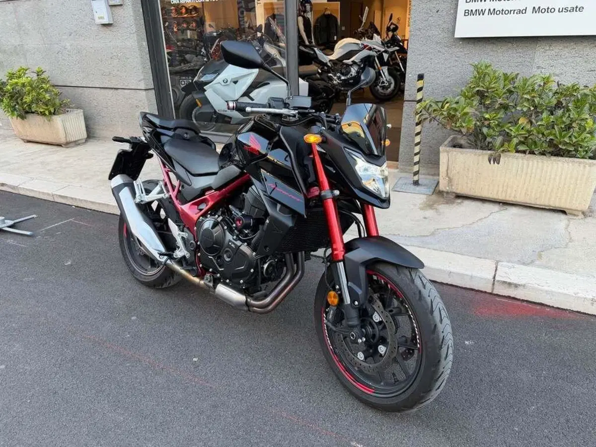 Honda CB 750 Hornet (2023 - 24) (2)