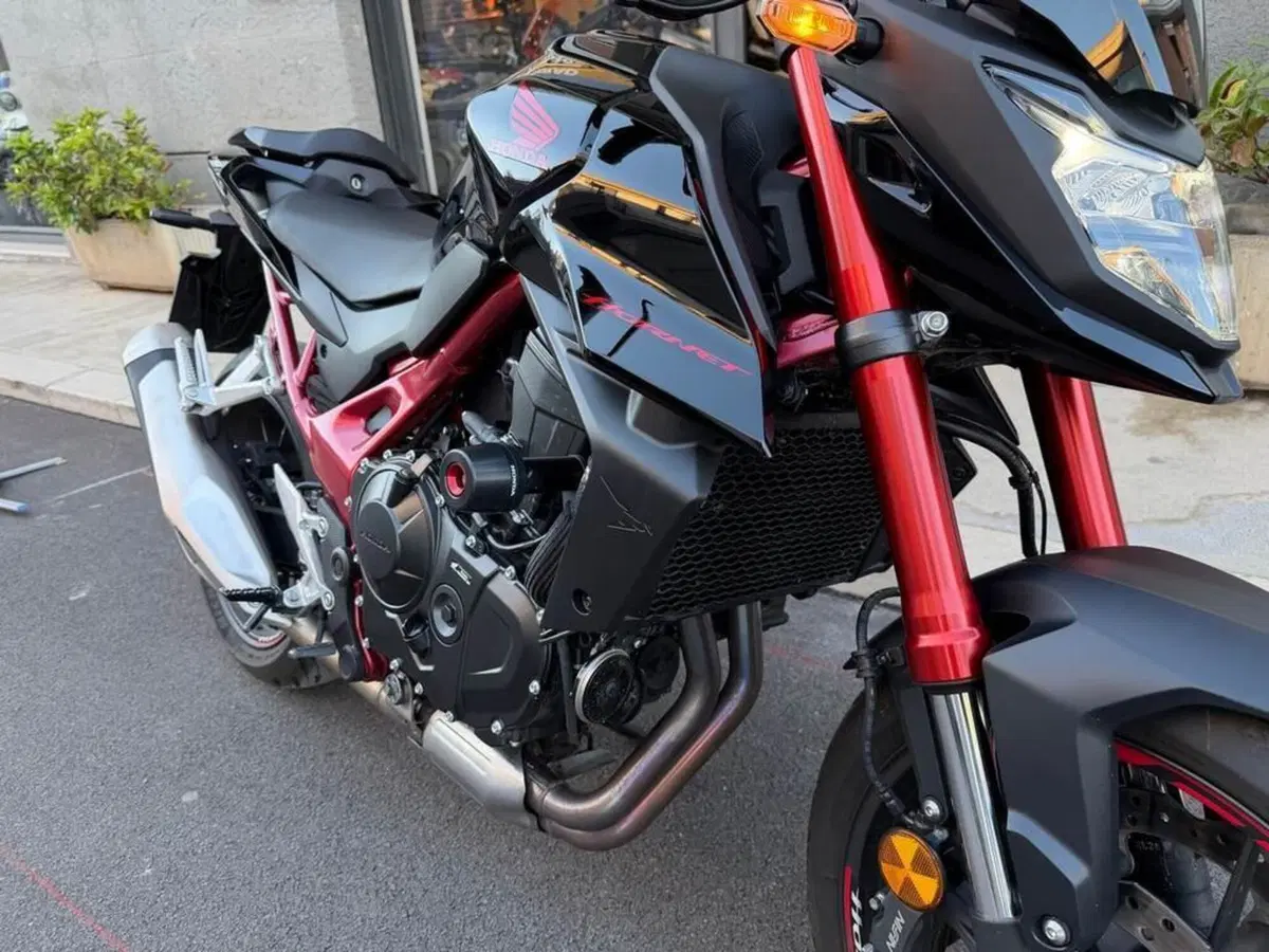 Honda CB 750 Hornet (2023 - 24) (4)
