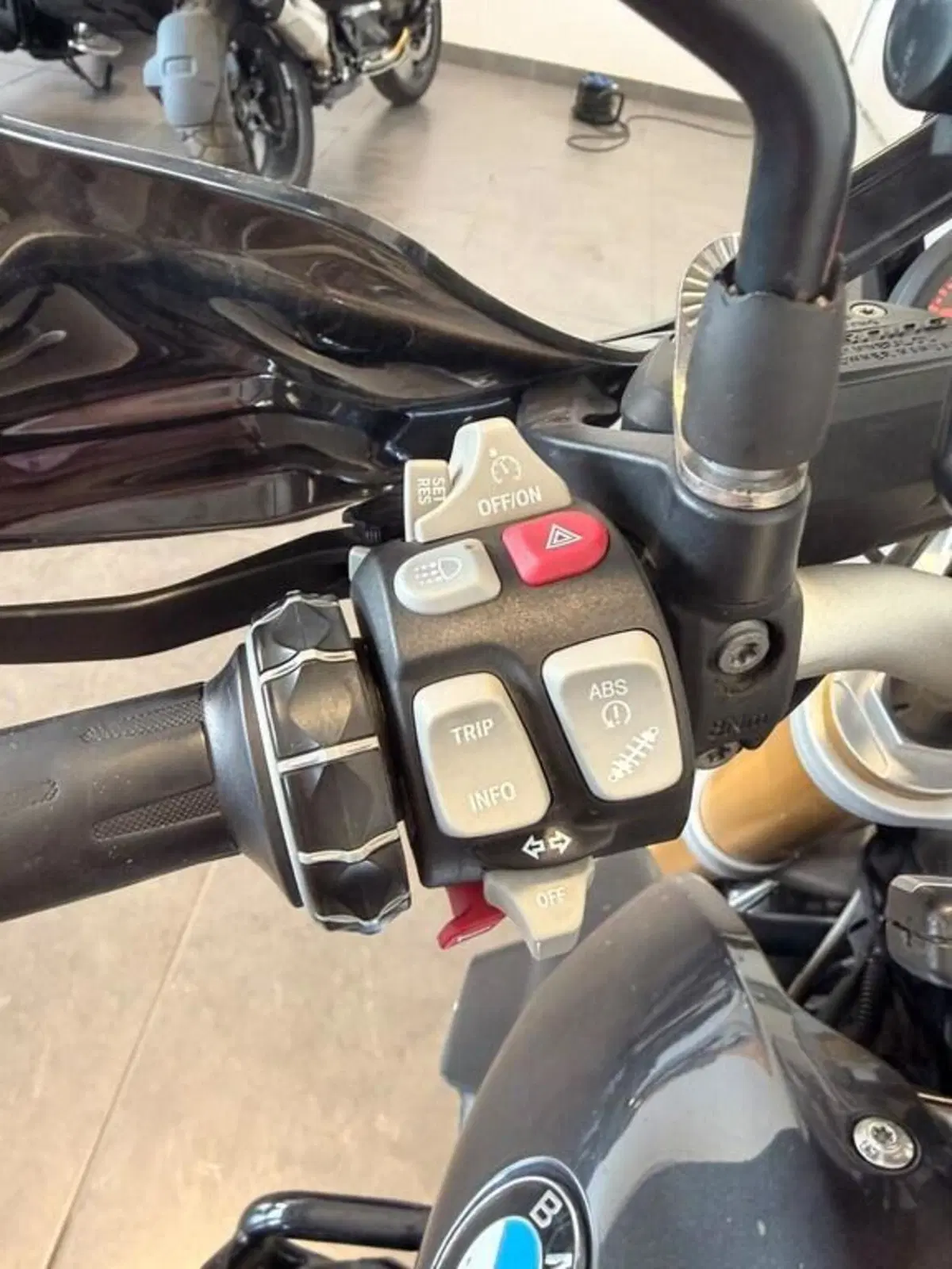 Bmw R 1200 R (2017 - 18) (10)