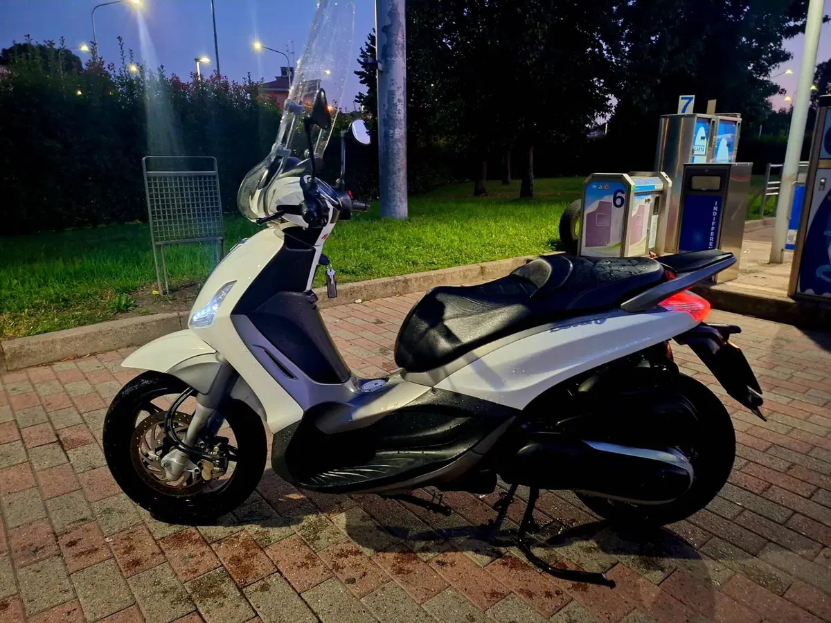 Piaggio Beverly 350 SportTouring ie (2011 - 15) (3)