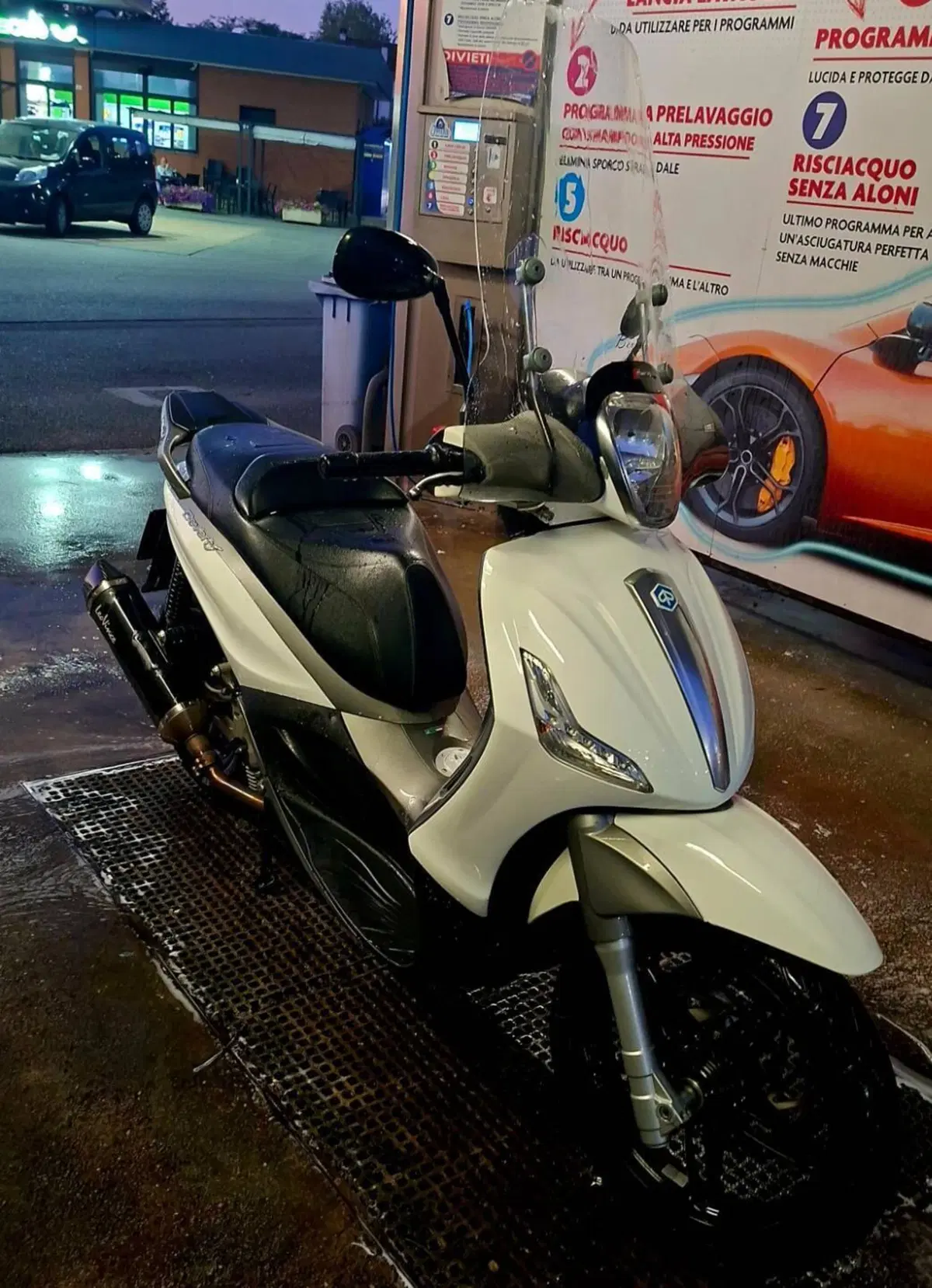 Piaggio Beverly 350 SportTouring ie (2011 - 15) (6)