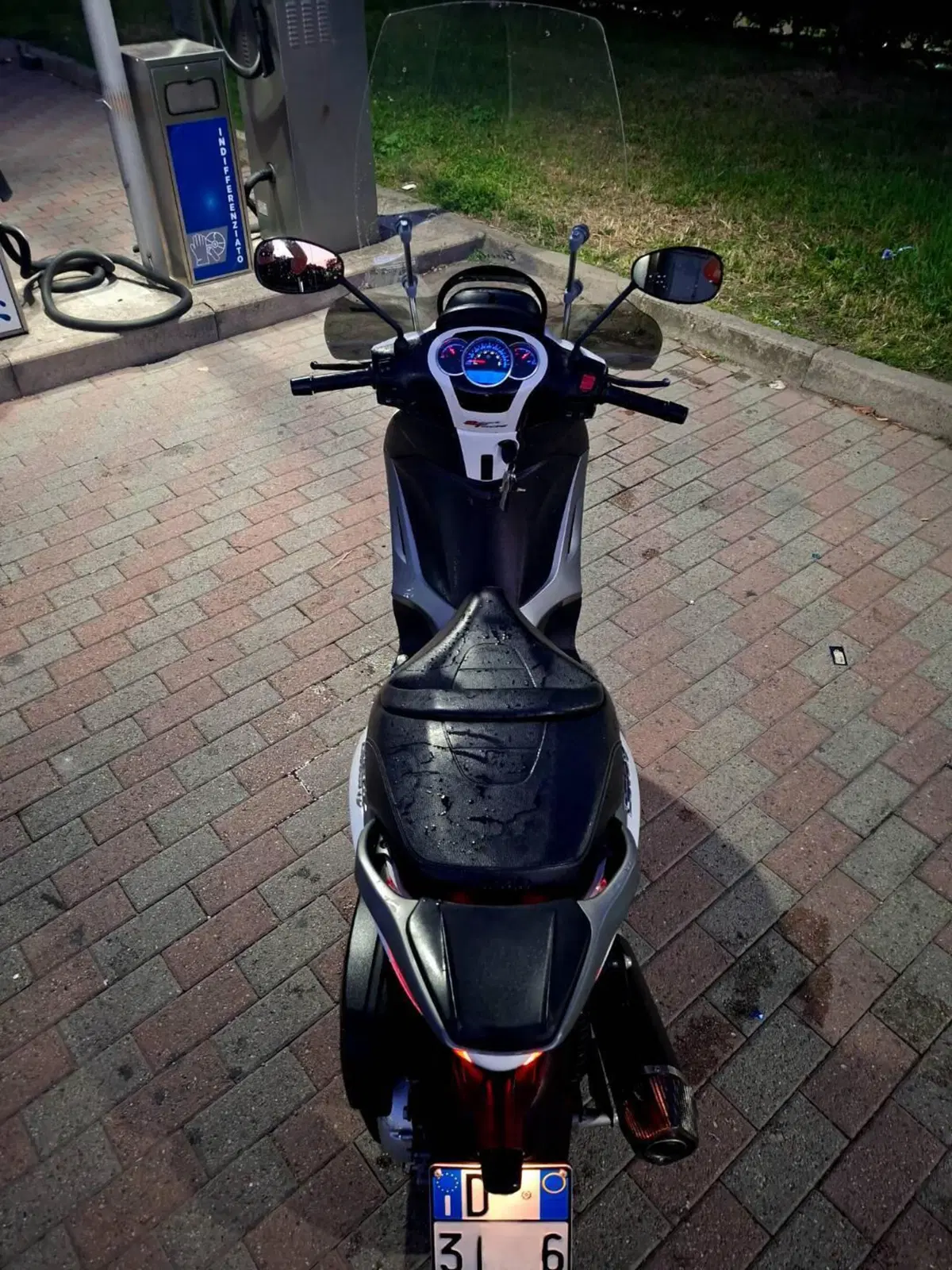Piaggio Beverly 350 SportTouring ie (2011 - 15) (8)