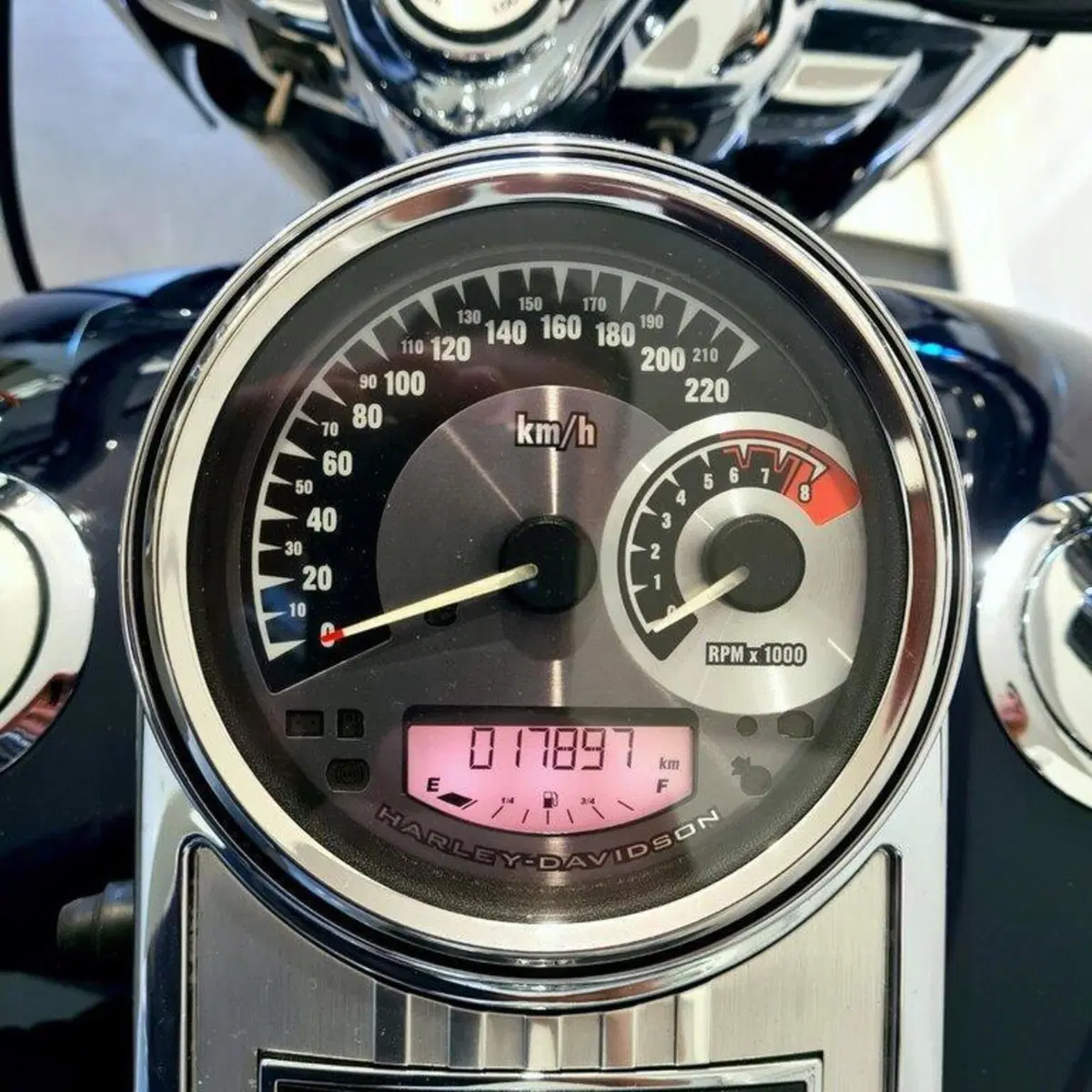 Harley-Davidson 1690 Road King (2013 - 16) - FLHR (5)