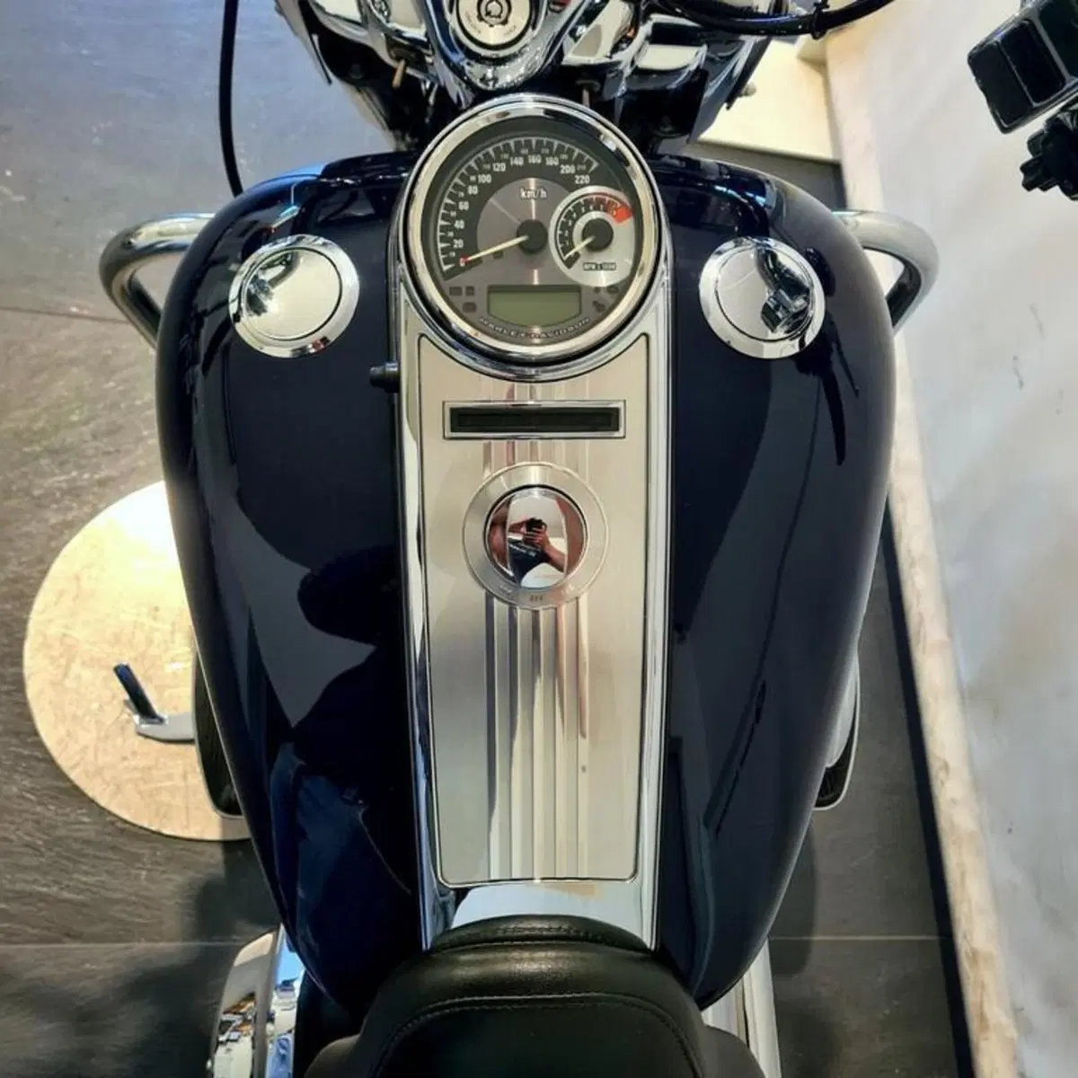 Harley-Davidson 1690 Road King (2013 - 16) - FLHR (6)