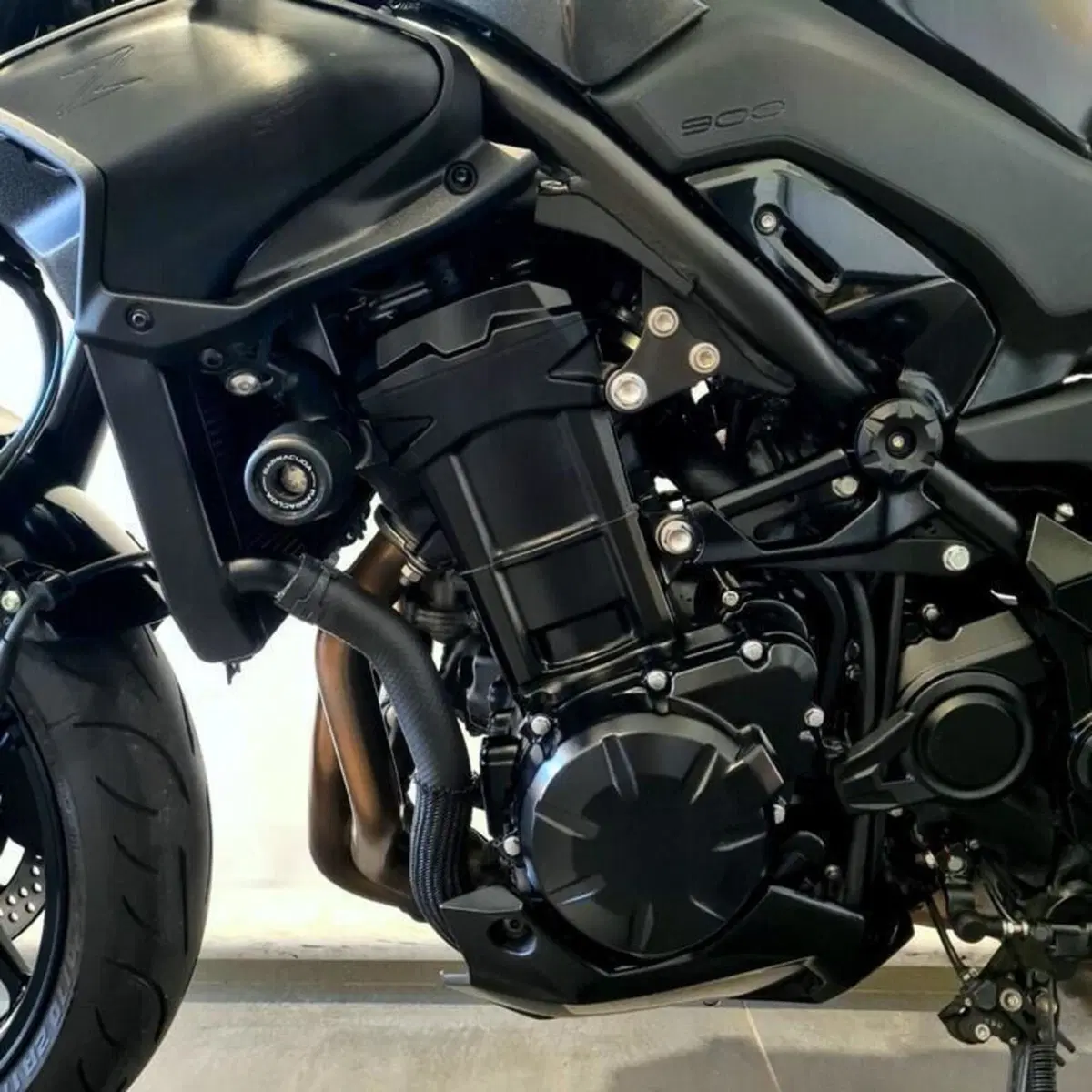 Kawasaki Z 900 (2025 - 26) (10)
