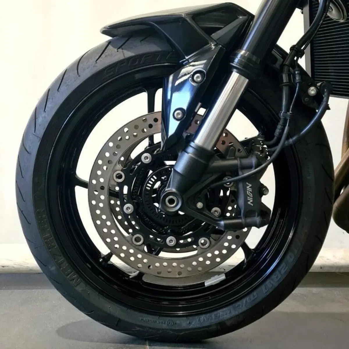 Kawasaki Z 900 (2025 - 26) (7)