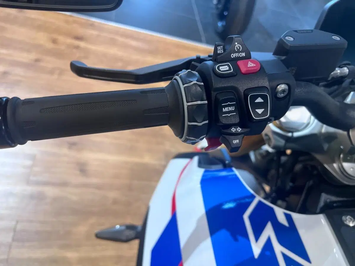 Bmw R 1300 R (2026 - 27) (11)