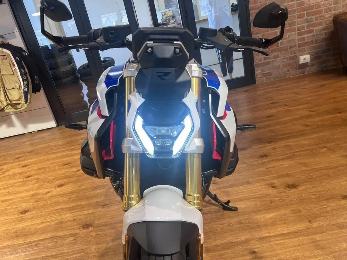 Bmw R 1300 R (2026 - 27) (9)