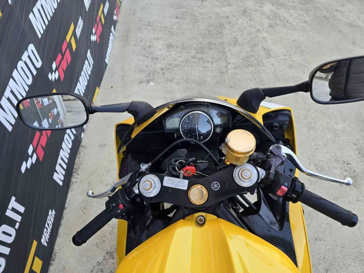 Yamaha YZF R6 (2006 - 07) (15)