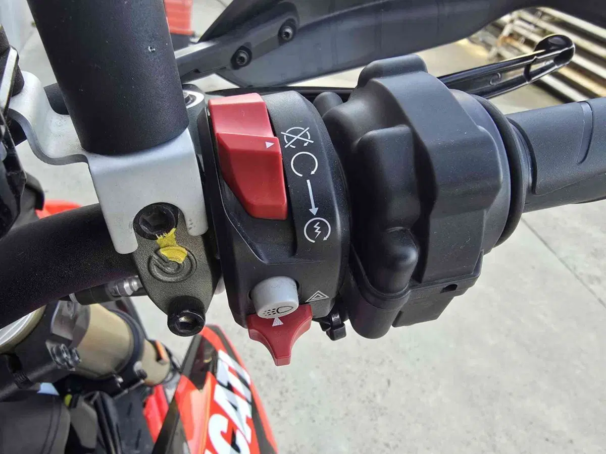 Ducati Hypermotard 698 Mono RVE (2024 - 26) (13)