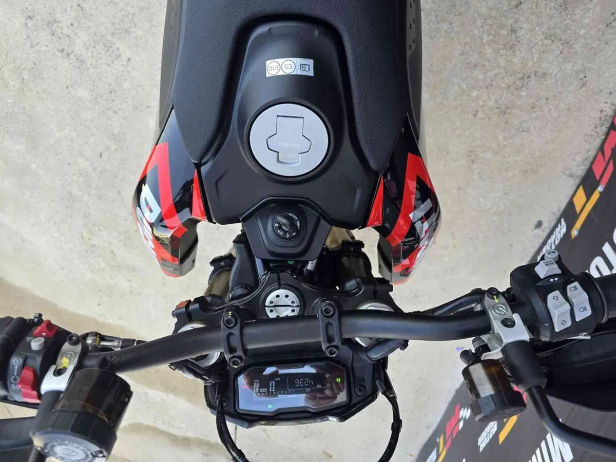 Ducati Hypermotard 698 Mono RVE (2024 - 26) (16)