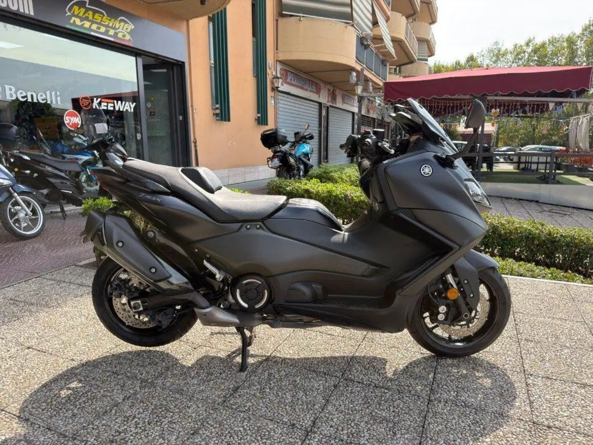 Yamaha T-Max 560 (2022 - 24) (8)
