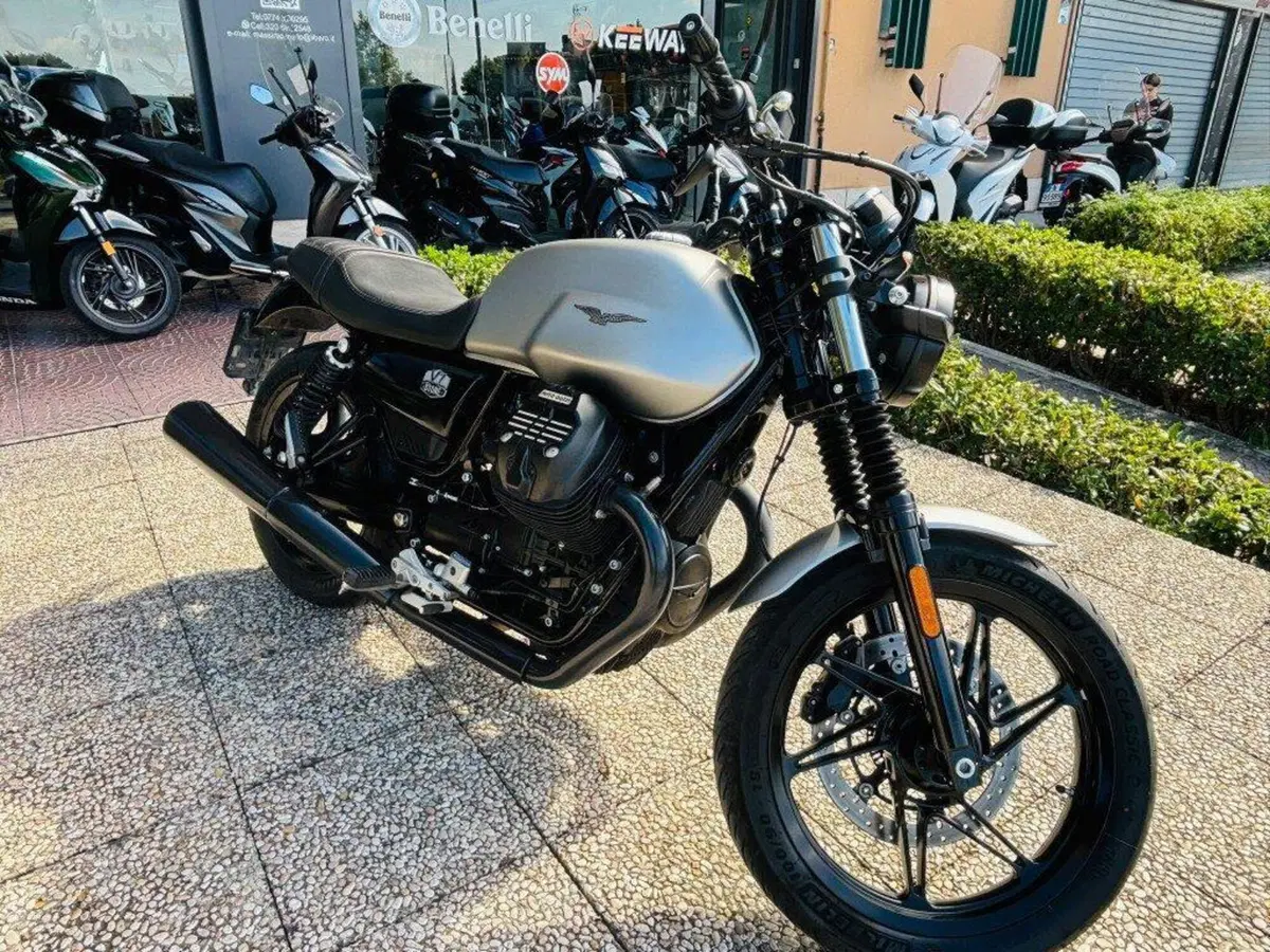 Moto Guzzi V7 Stone (2021 - 24) (5)