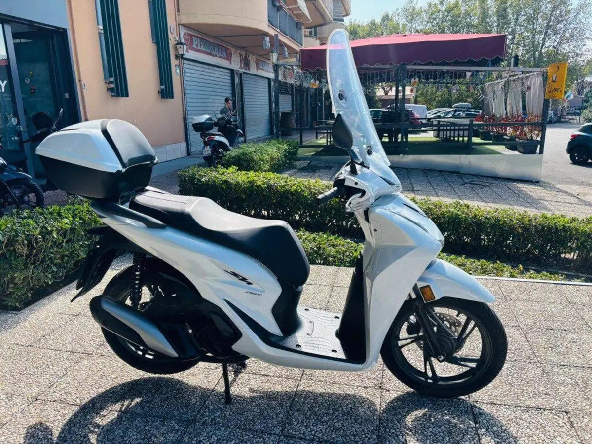 Honda SH 150i (2024 - 25) (3)