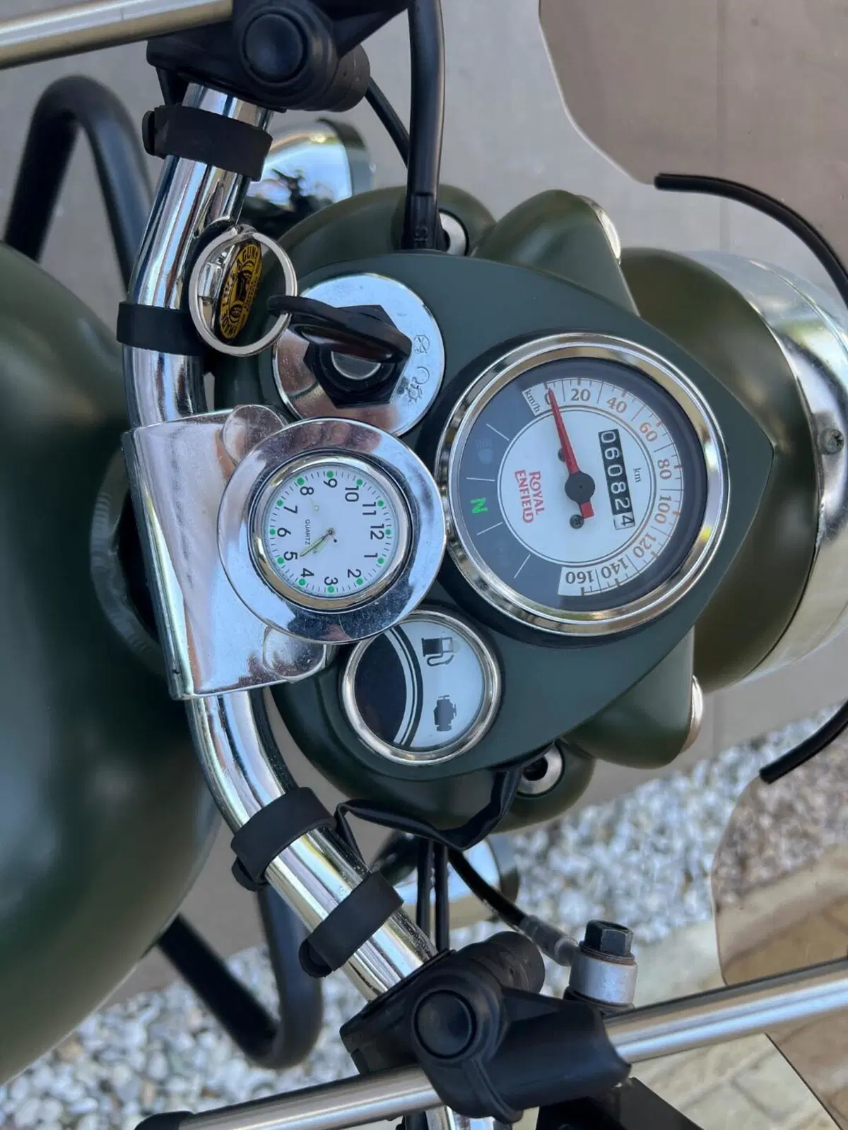 Royal Enfield Classic 500 EFI Battle Green (2017 - 20) (4)