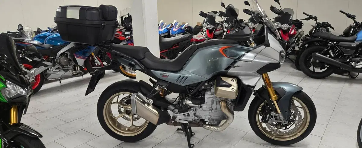 Moto Guzzi V100 Mandello S (2025 - 26) (2)
