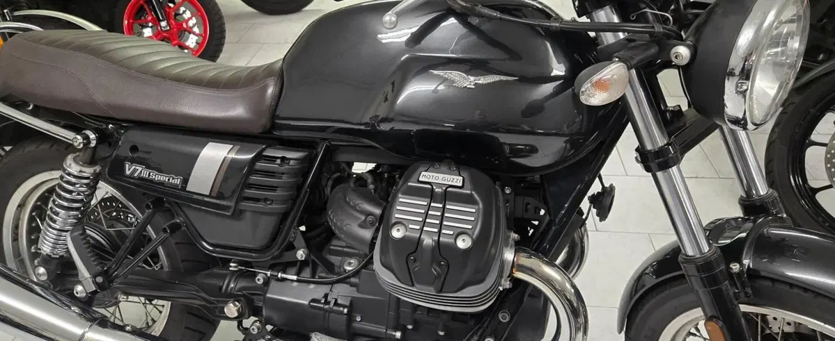Moto Guzzi V7 III Special (2017 - 20) (2)