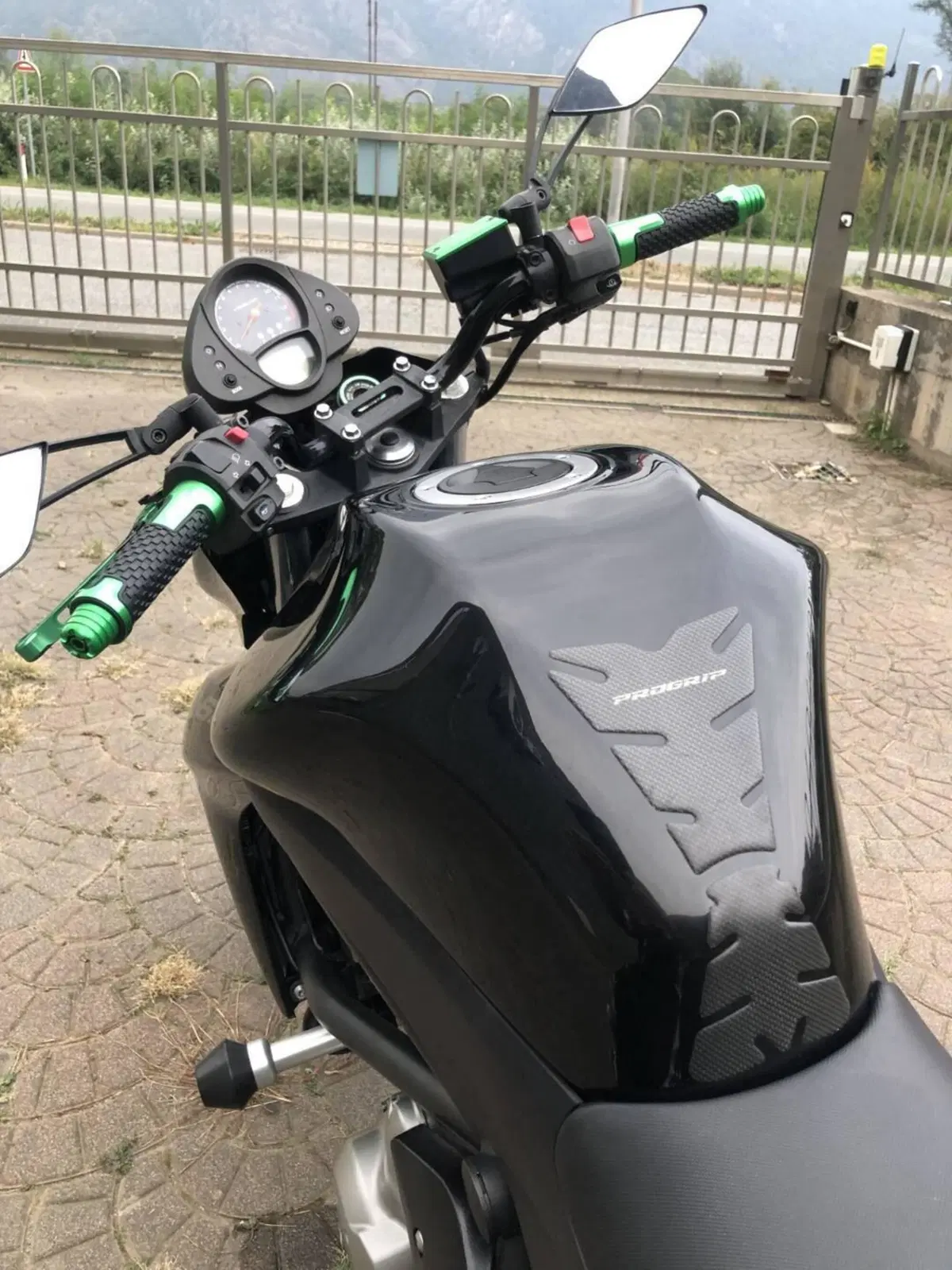 Kawasaki ER-6N (2005 - 08) (4)