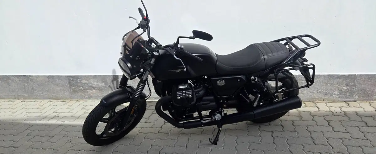 Moto Guzzi V7 Stone (2021 - 24) (3)