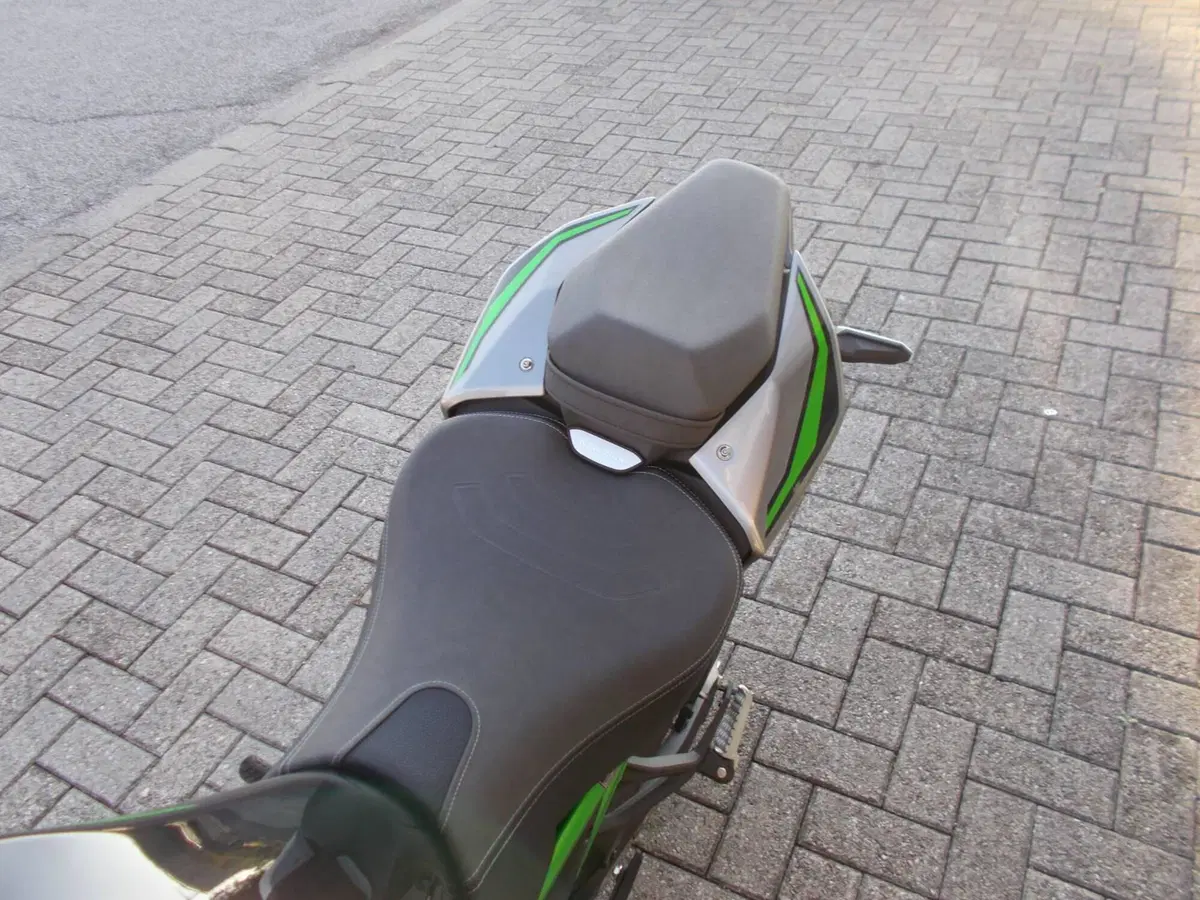 Kawasaki Z 900 SE (2025 - 27) (4)