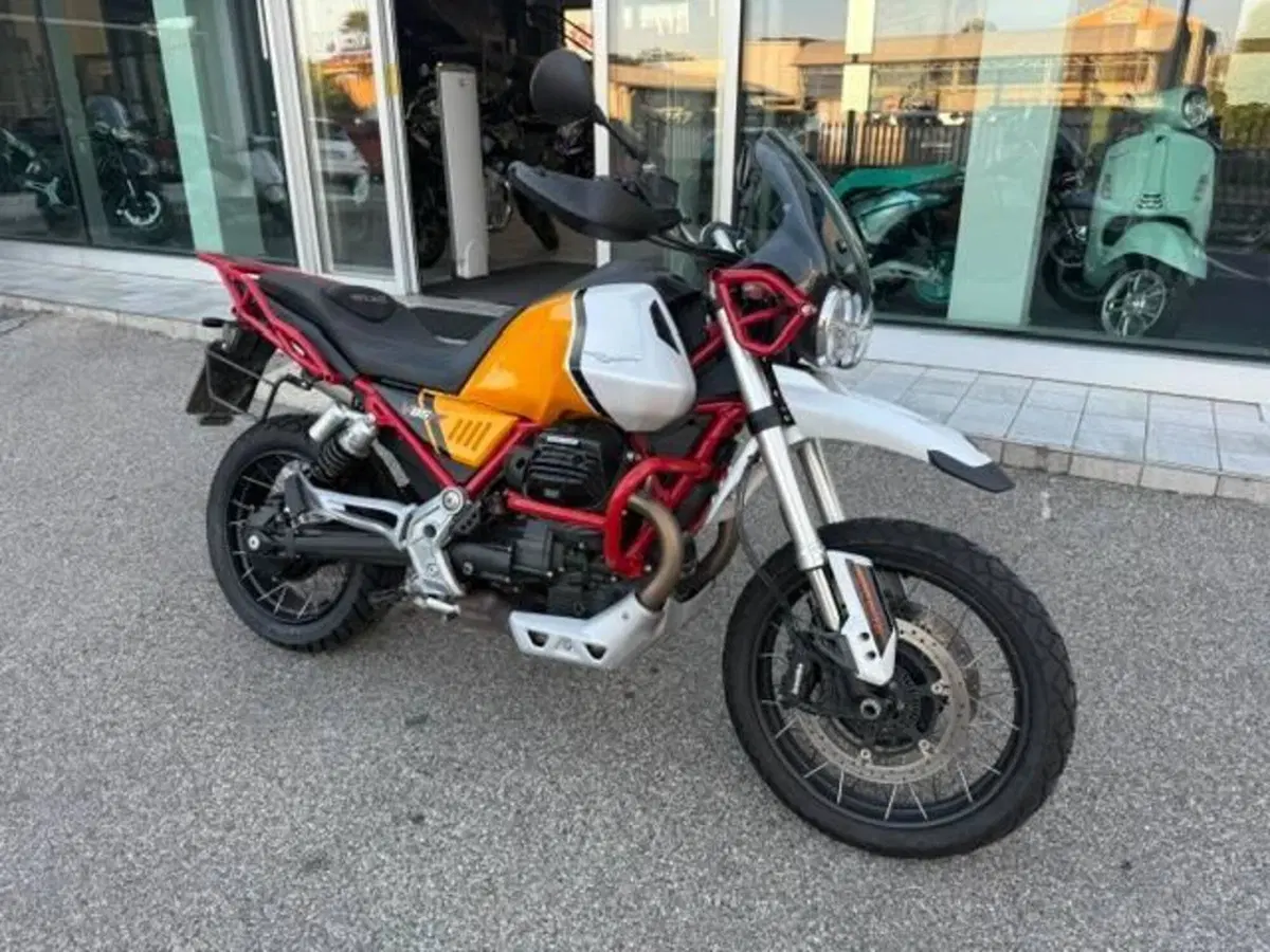 Moto Guzzi V85 TT (2021 - 23)