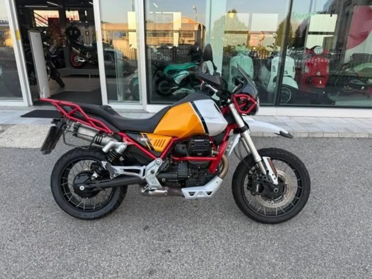 Moto Guzzi V85 TT (2021 - 23) (2)