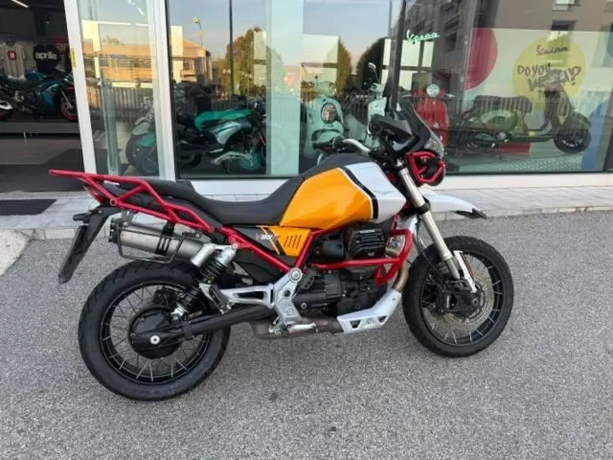 Moto Guzzi V85 TT (2021 - 23) (3)