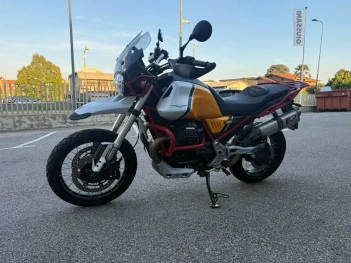 Moto Guzzi V85 TT (2021 - 23) (4)
