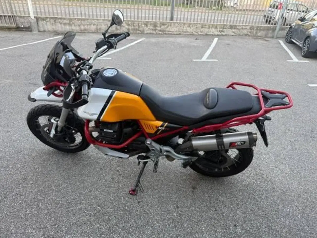 Moto Guzzi V85 TT (2021 - 23) (5)