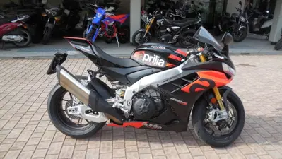 Aprilia RSV4 1100 Factory (2021 - 24) usata