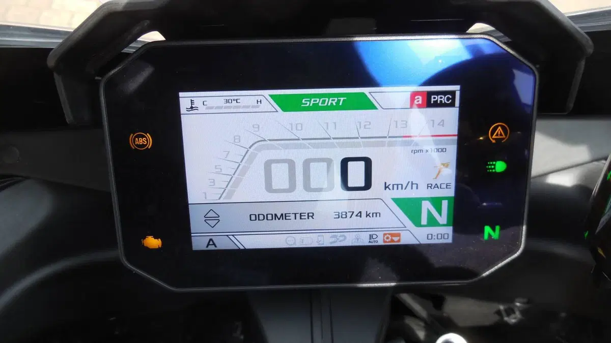Aprilia RSV4 1100 Factory (2021 - 24) (4)