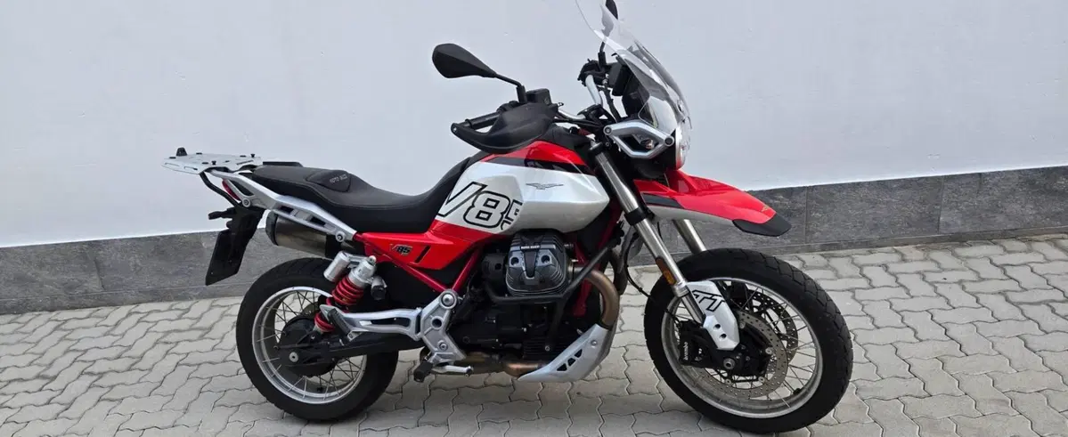 Moto Guzzi V85 TT Evocative Graphics (2021 - 23)