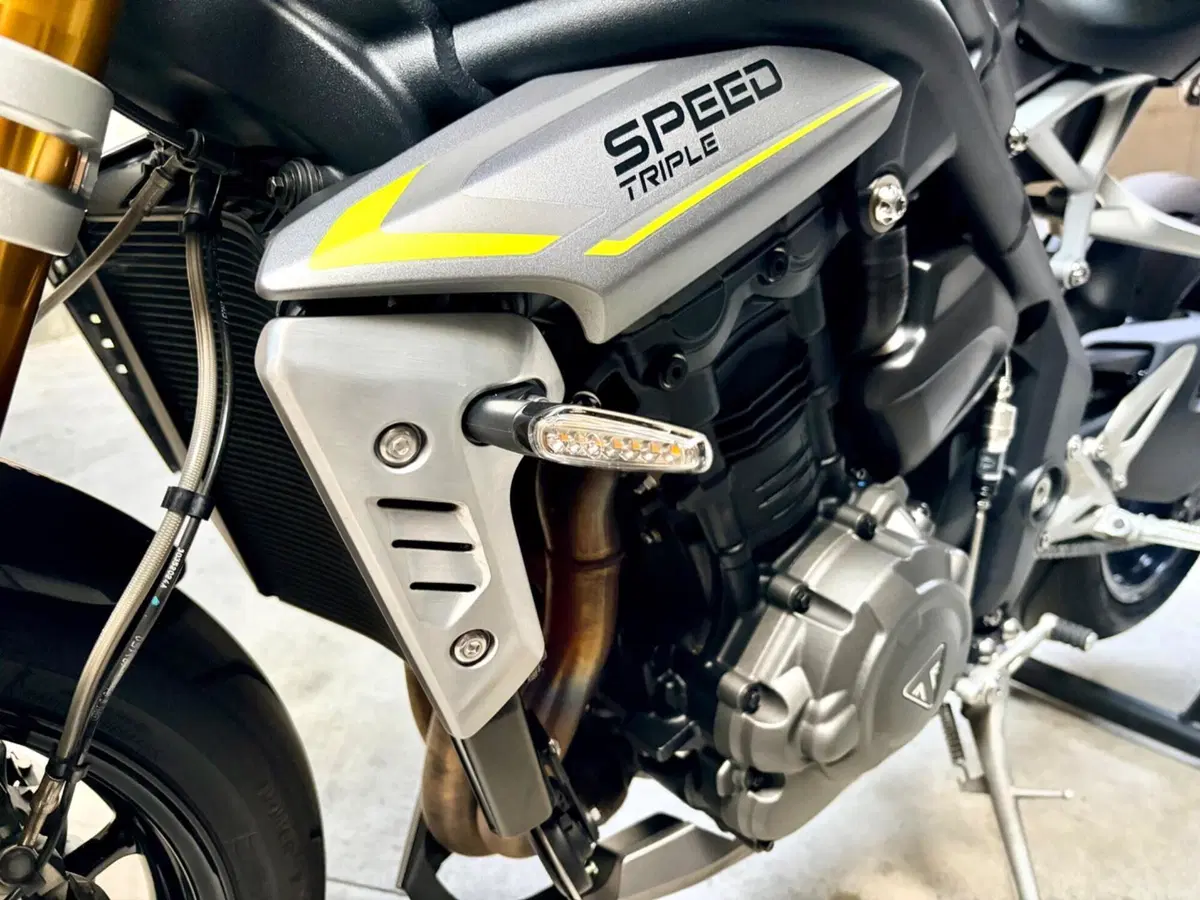 Triumph Speed Triple 1200 RS (2021 - 24) (5)