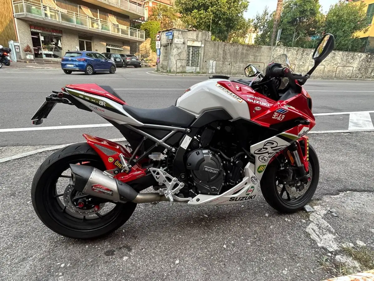 Suzuki GSX-8R Legend Edition (2024) (3)