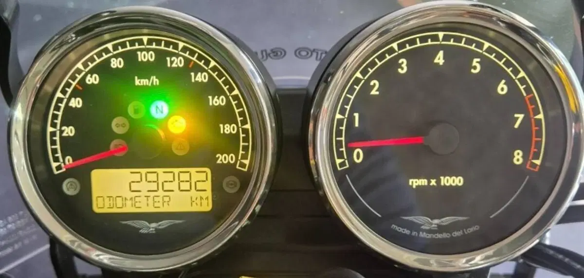 Moto Guzzi V7 Special (2021 - 24) (9)