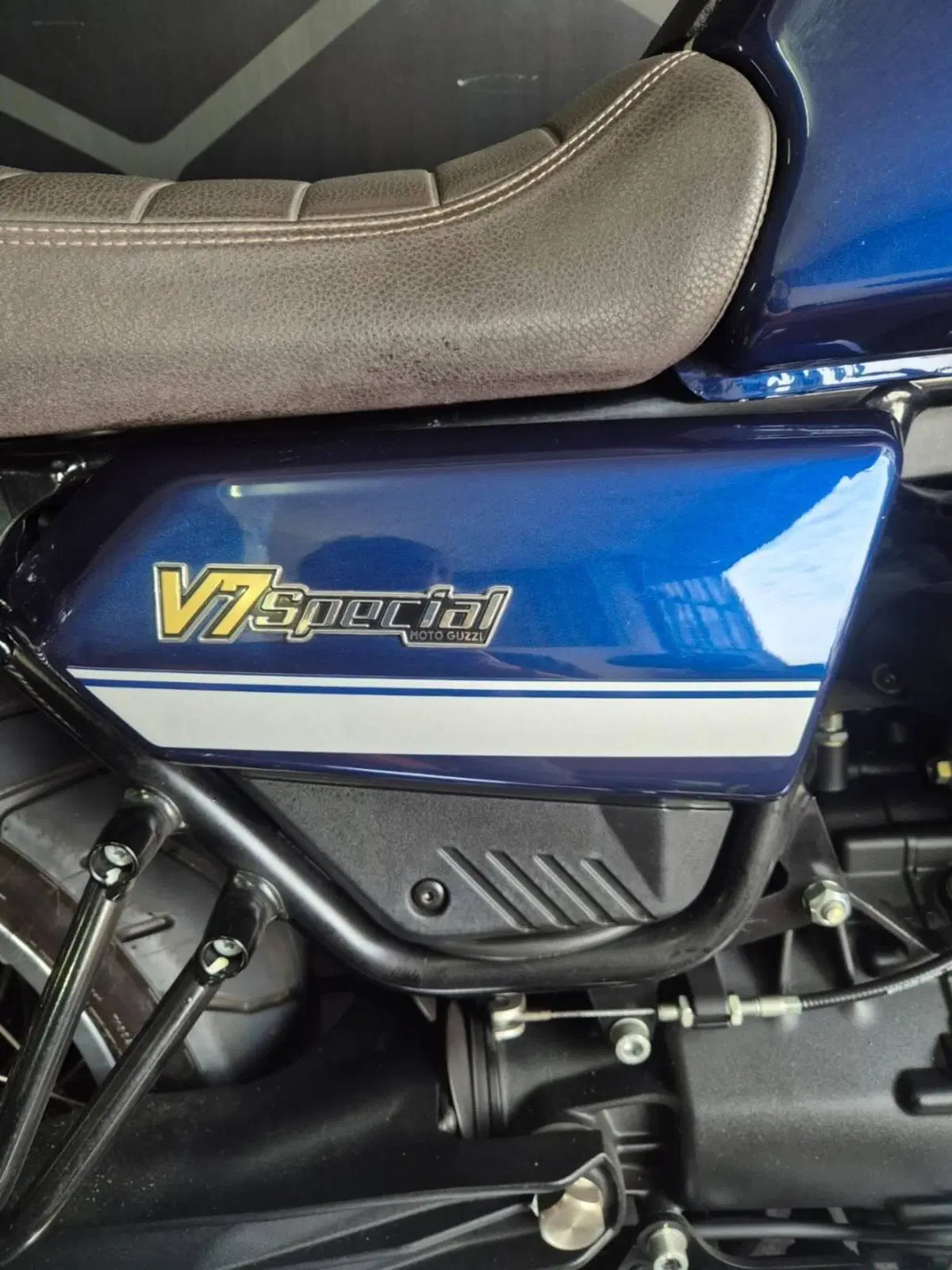 Moto Guzzi V7 Special (2021 - 24) (5)