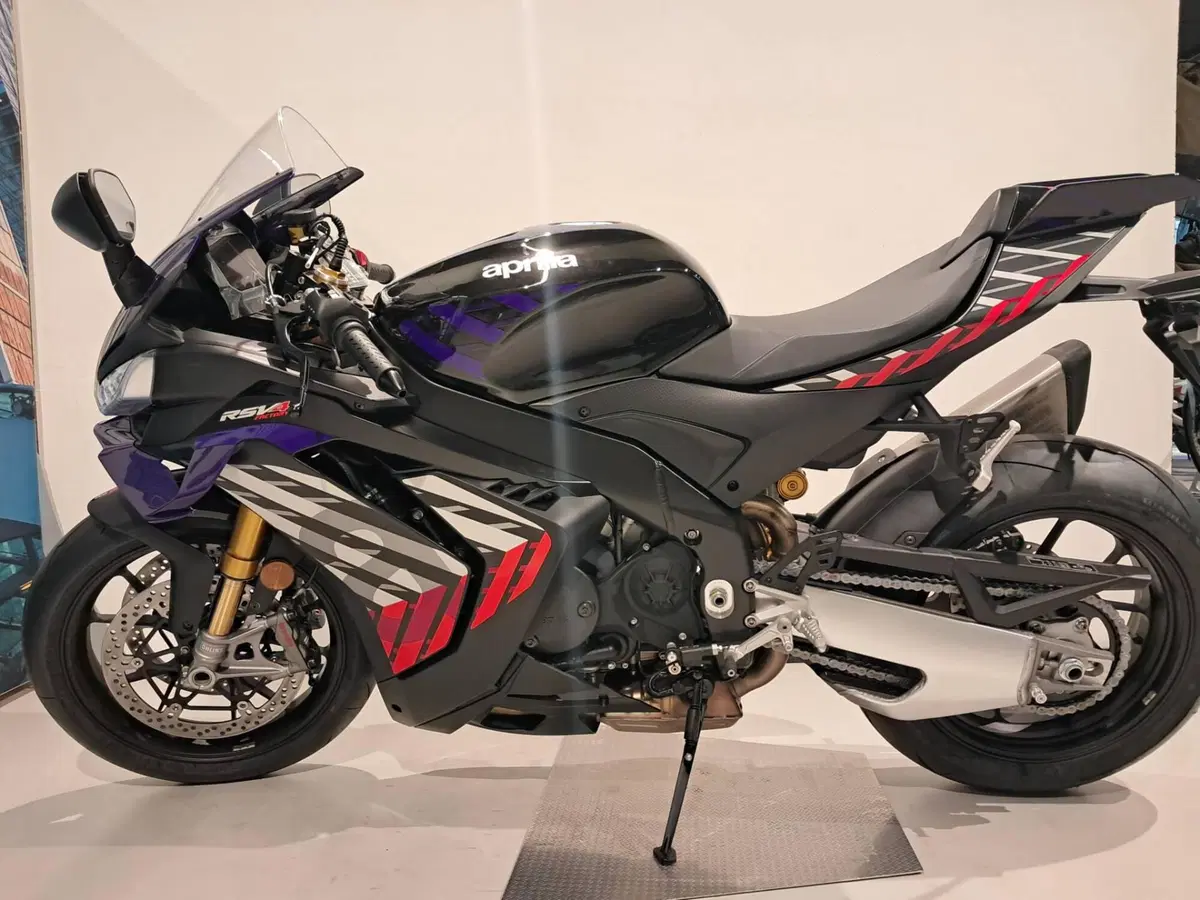 Aprilia RSV4 1100 Factory (2025 - 26)