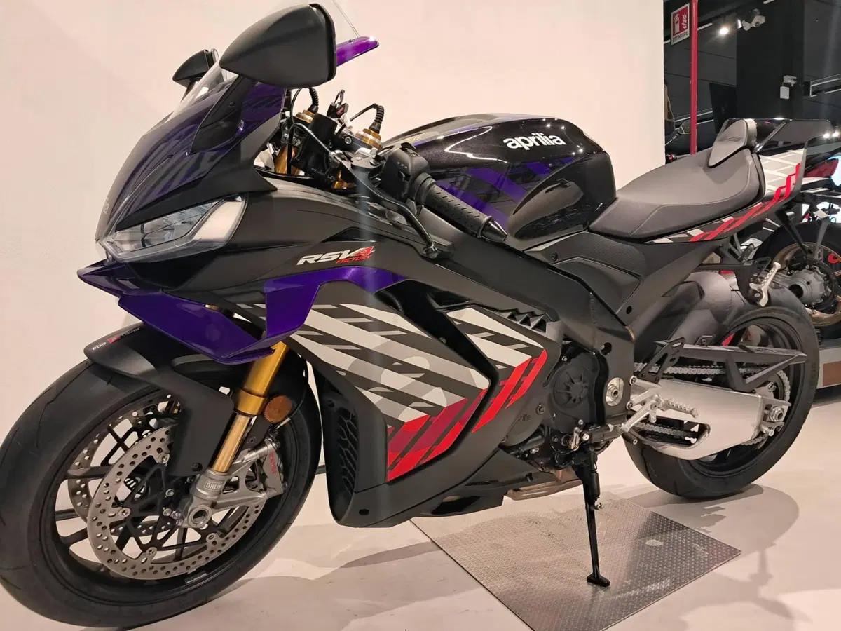 Aprilia RSV4 1100 Factory (2025 - 26) (2)
