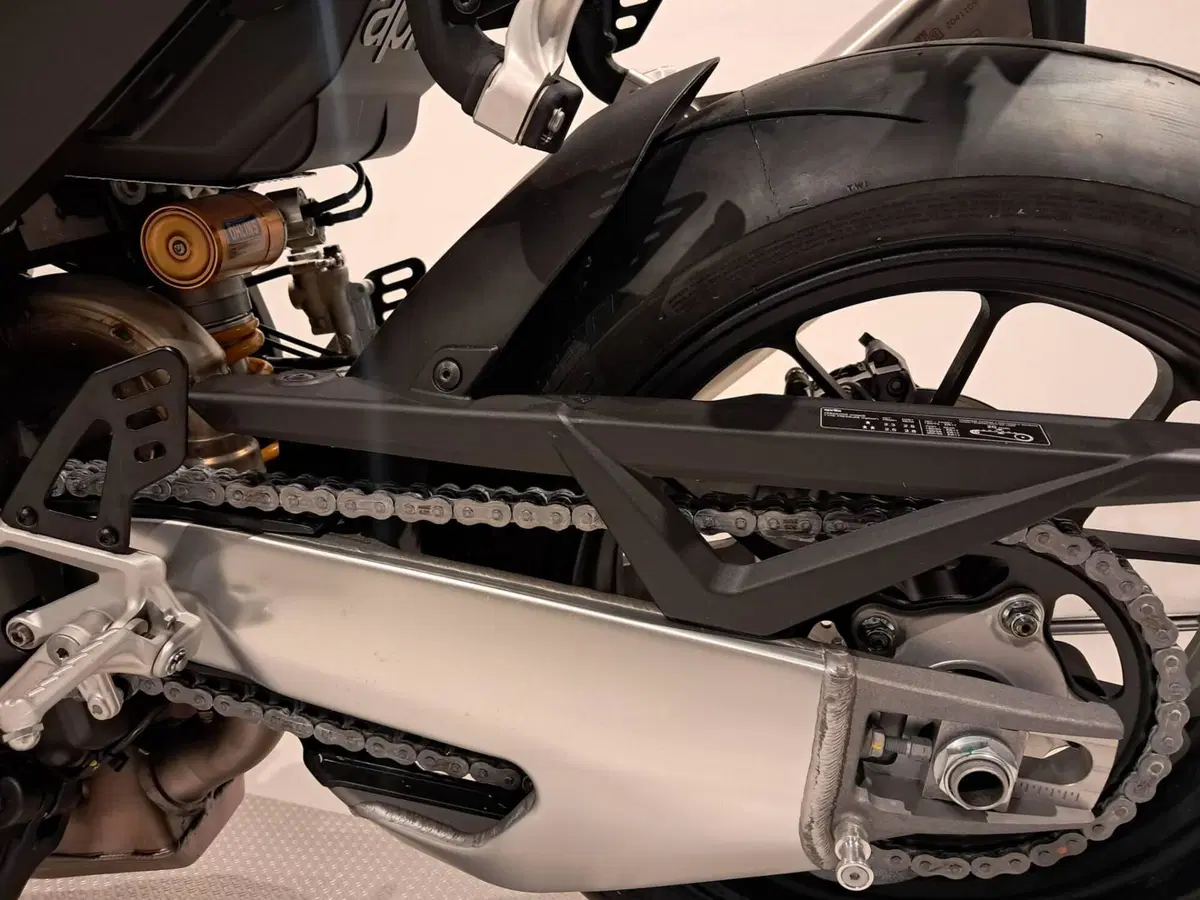 Aprilia RSV4 1100 Factory (2025 - 26) (5)