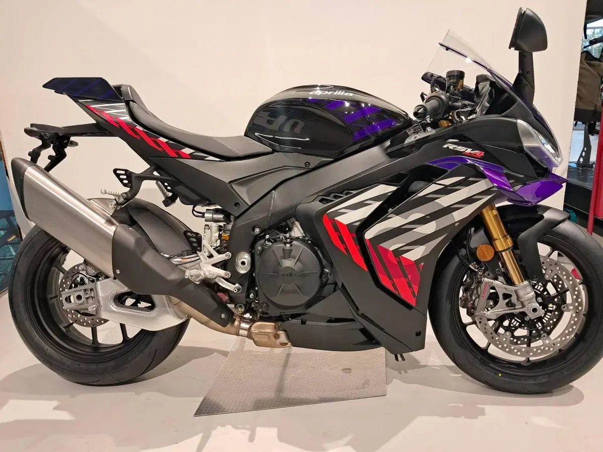 Aprilia RSV4 1100 Factory (2025 - 26) (7)