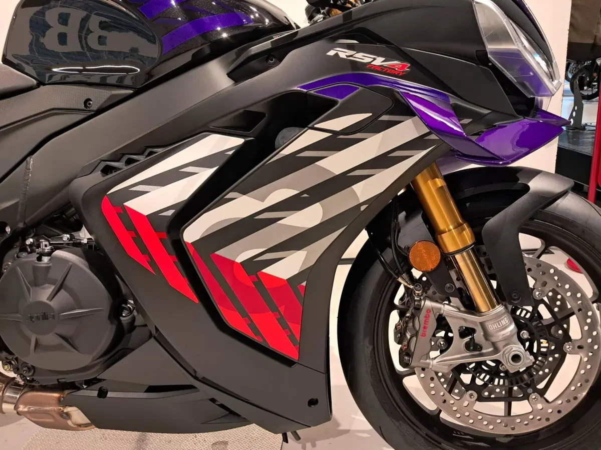 Aprilia RSV4 1100 Factory (2025 - 26) (9)