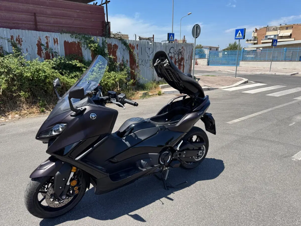 Yamaha T-Max 560 (2022 - 24) (2)